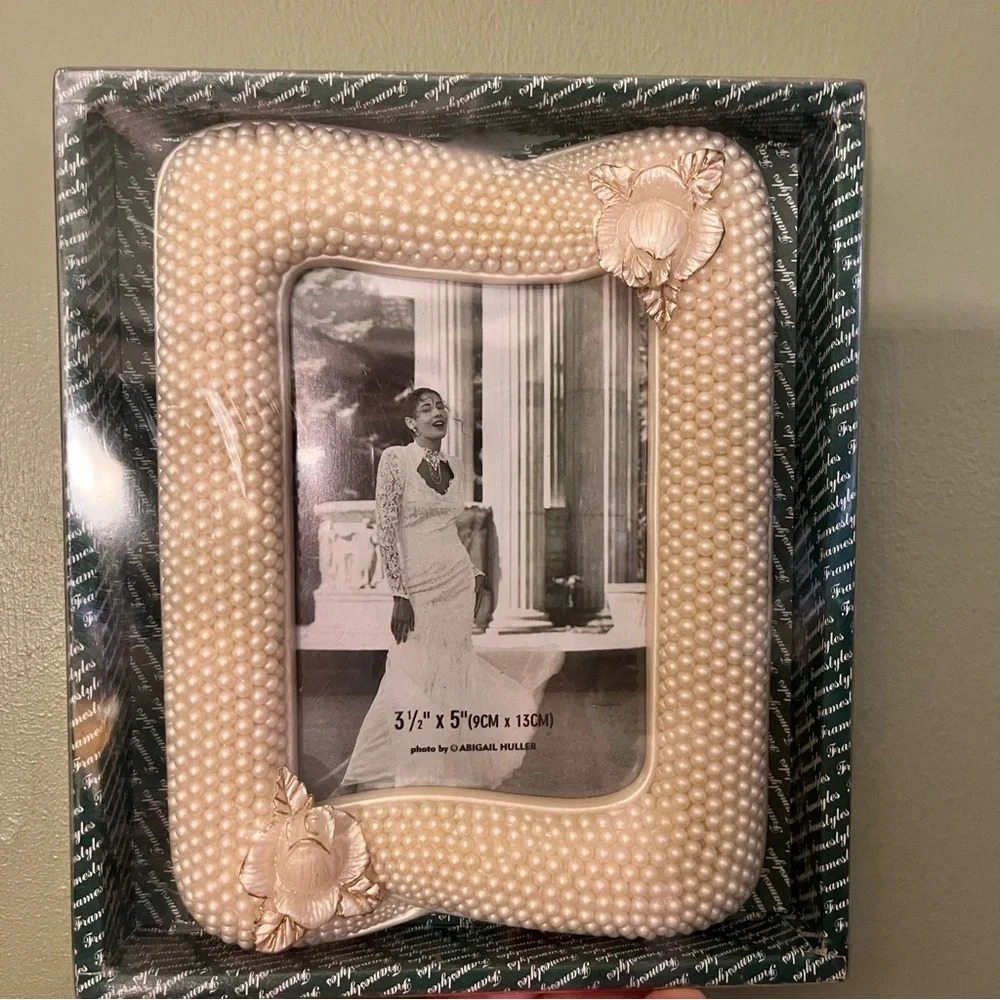 New in box vintage style picture frame